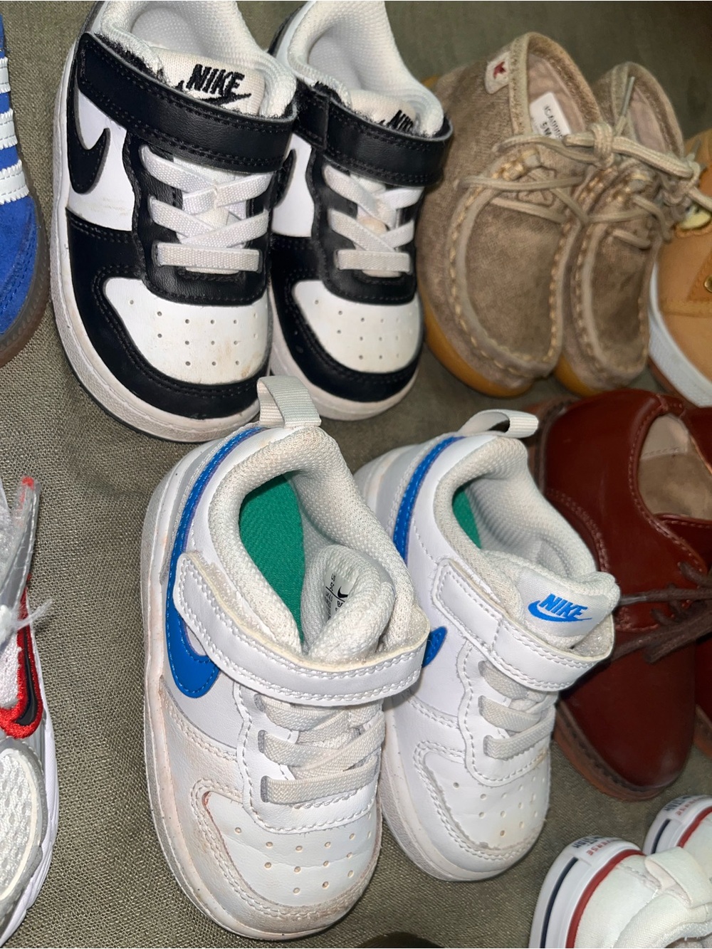 10 pairs of toddler size 5 shoes - Picture 4 of 14